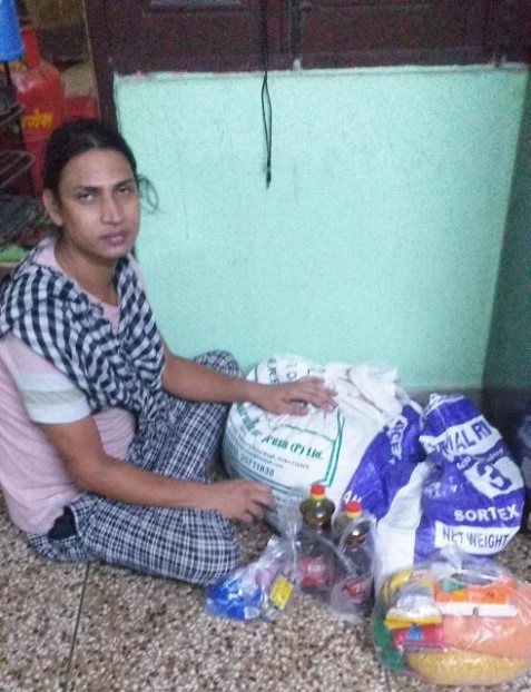 A member of Basera Samajik Sansthan packing dry food ration for distribution